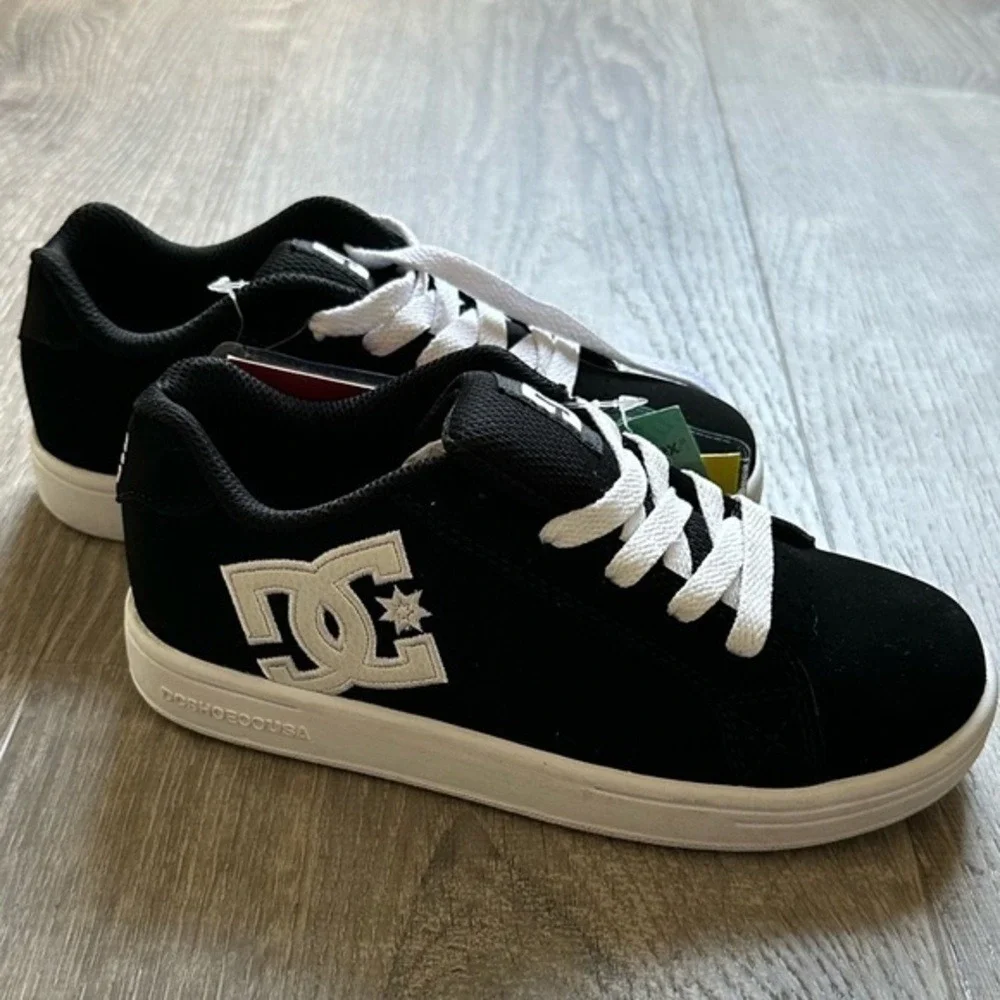 DC Court Low Kids Skate Shoes Black White Youth Size 1 NWT